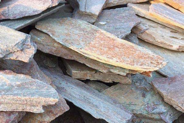 Autumn Emerald Quartzite Vertical Drypack Cladding — split-face quartzite, installed on a wall