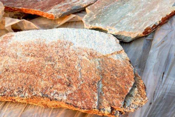 Autumn Emerald Quartzite Vertical Drypack Cladding — split-face quartzite, installed on a wall