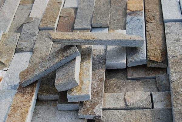 Ivory and beige mix quartzite riven pieces, loose