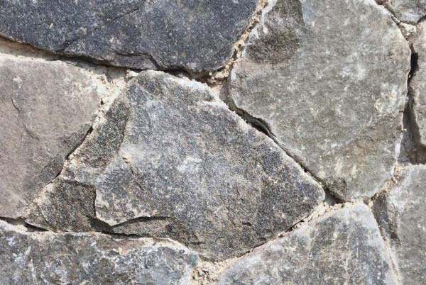Drift Grey Random Quartzite Drypack Cladding — split-face quartzite, close-up of the split face