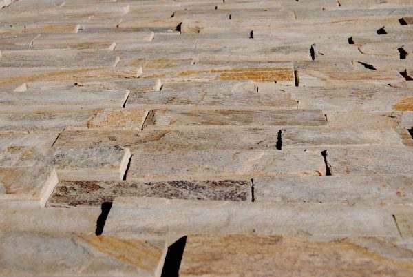 Emerald Autumn Quartzite Riven Cladding — split-face quartzite, detail view of the stone